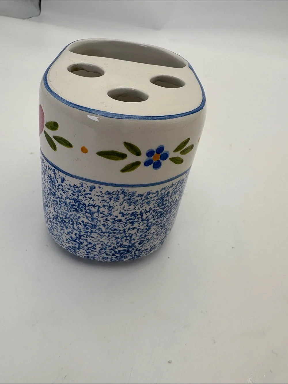 Hand-Painted Ceramic Toothbrush Holder with Heart and Floral Motif - Blue & Pink